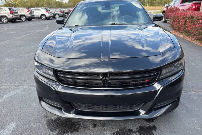 2015 Dodge Charger SXT photo 1