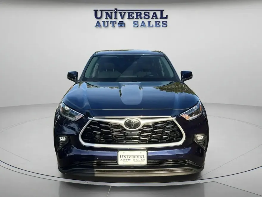2021 Toyota Highlander LE Sport photo 1