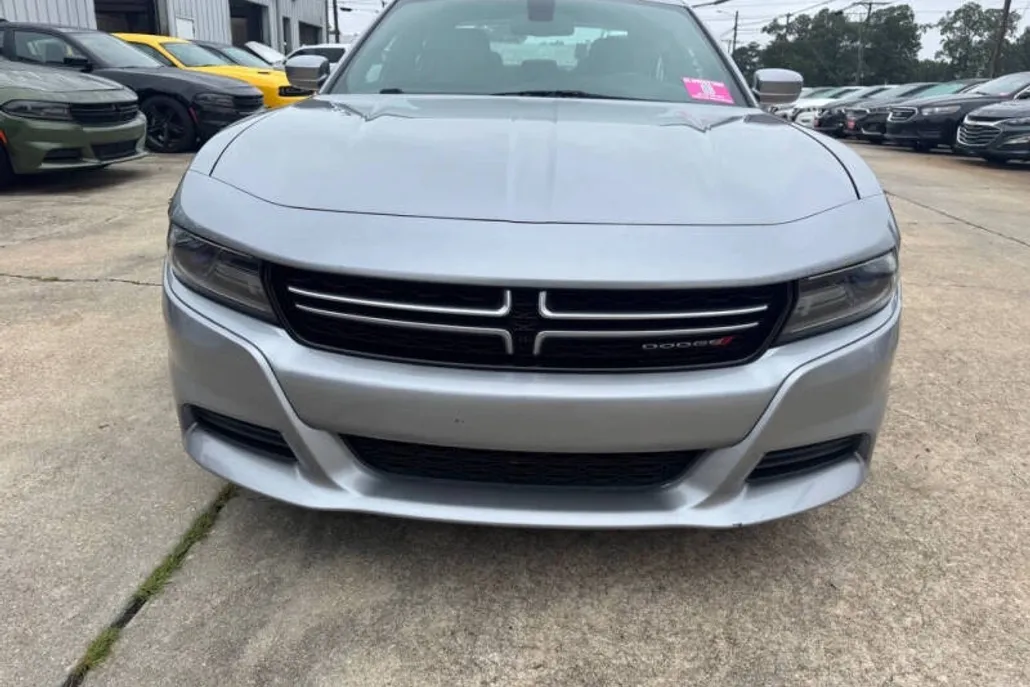 2016 Dodge Charger SE photo 1