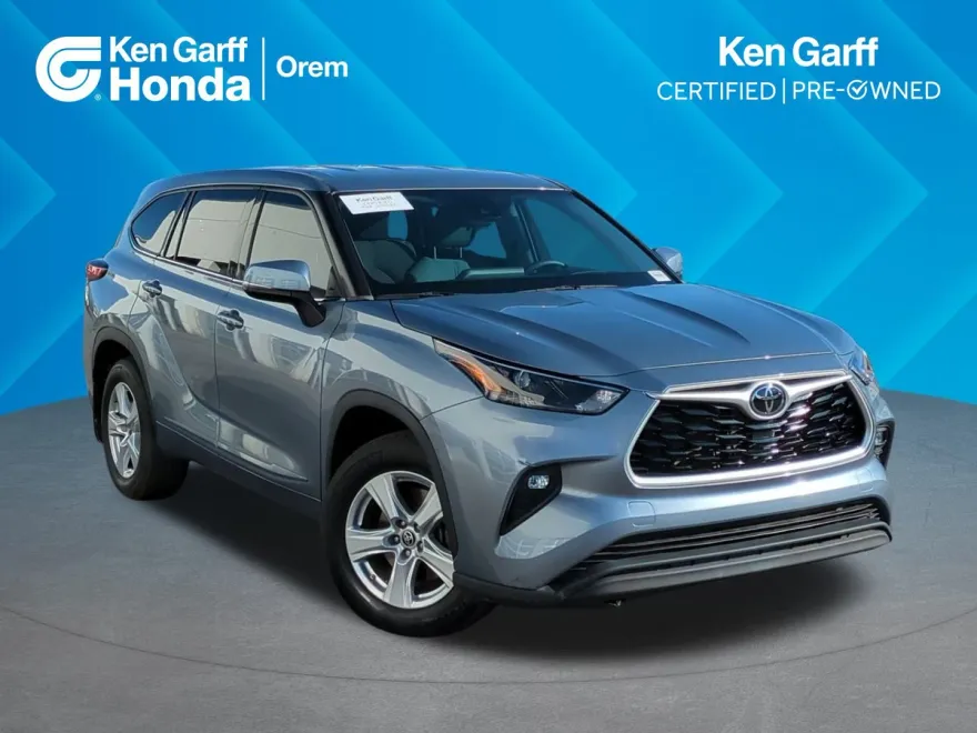 2022 Toyota Highlander LE photo 1