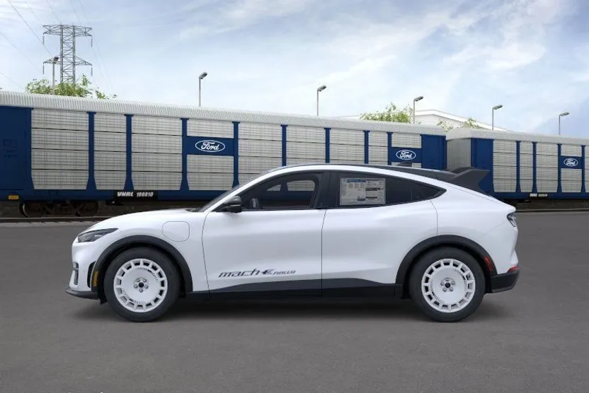 2025 Ford Mustang Mach-E GT photo 1