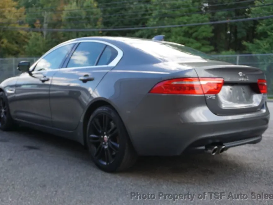 2018 Jaguar XE Prestige photo 1