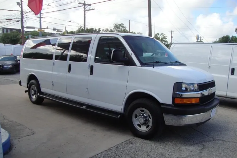 2015 Chevrolet Express LT Passenger photo 1