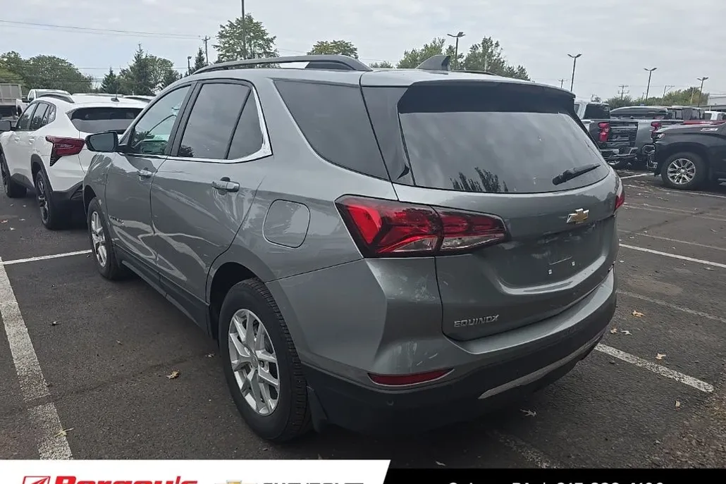 2023 Chevrolet Equinox LT photo 1