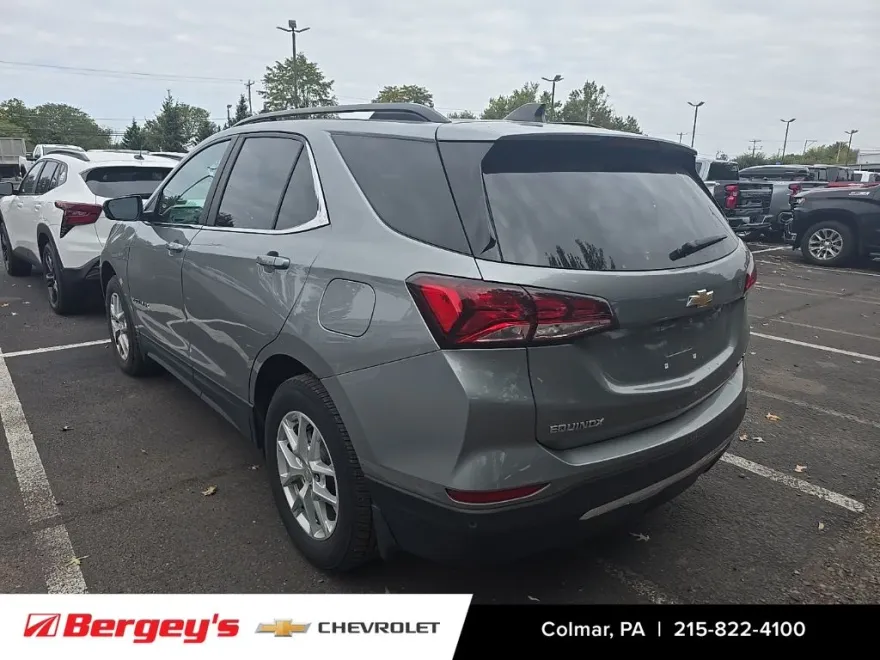 2023 Chevrolet Equinox LT photo 1