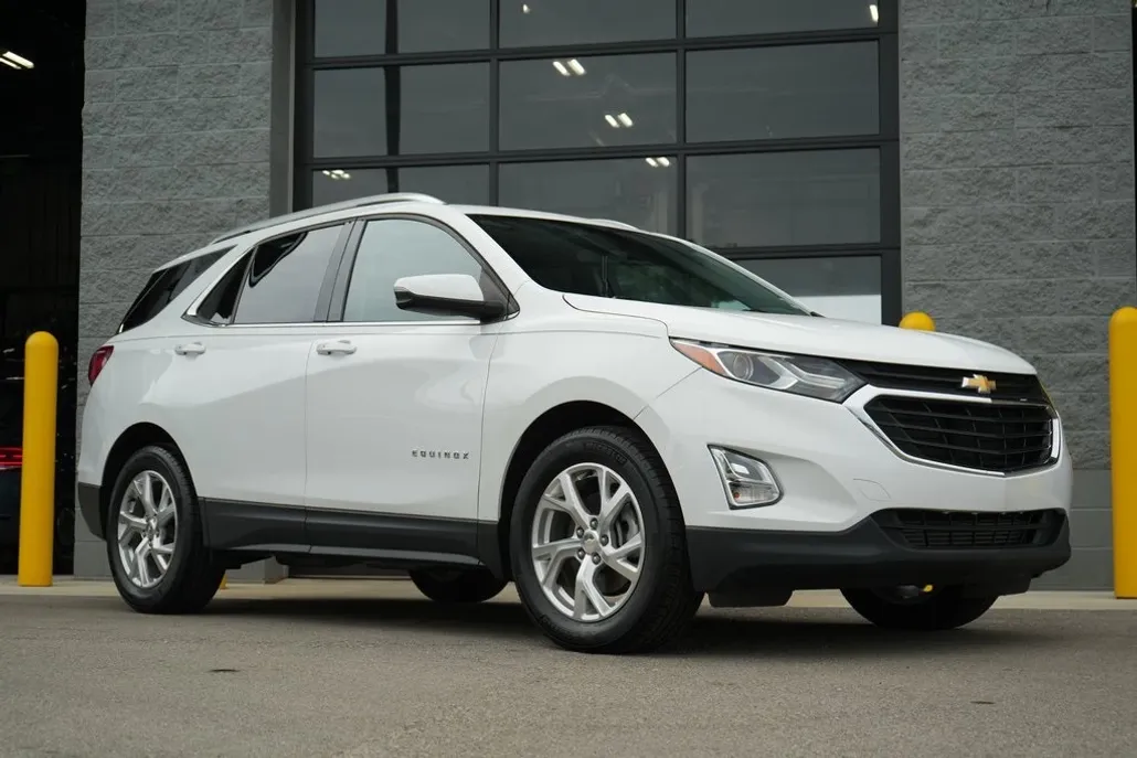 2019 Chevrolet Equinox LT photo 1
