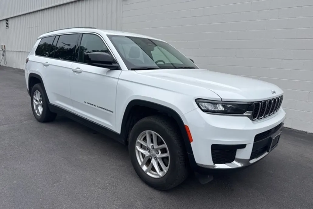 2023 Jeep Grand Cherokee Laredo photo 1