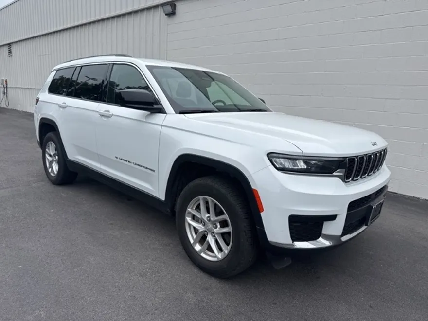 2023 Jeep Grand Cherokee Laredo photo 1