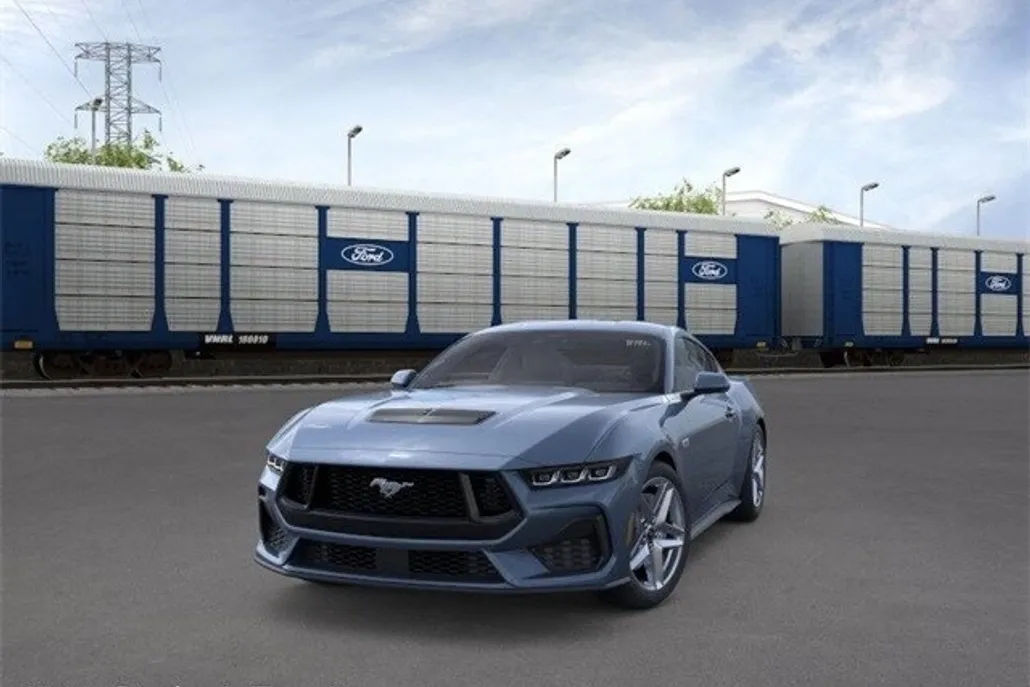 2025 Ford Mustang GT photo 1