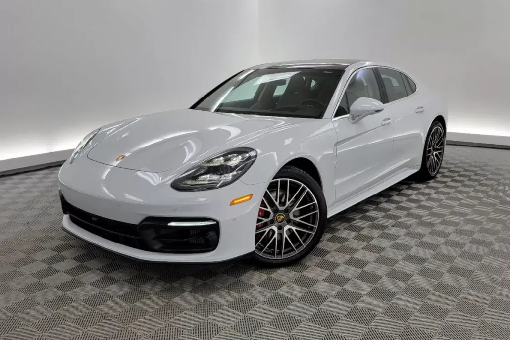 2022 Porsche Panamera 4S photo 1