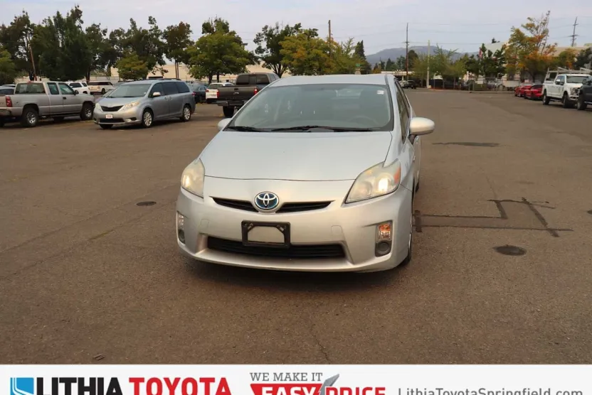 2011 Toyota Prius Three photo 1