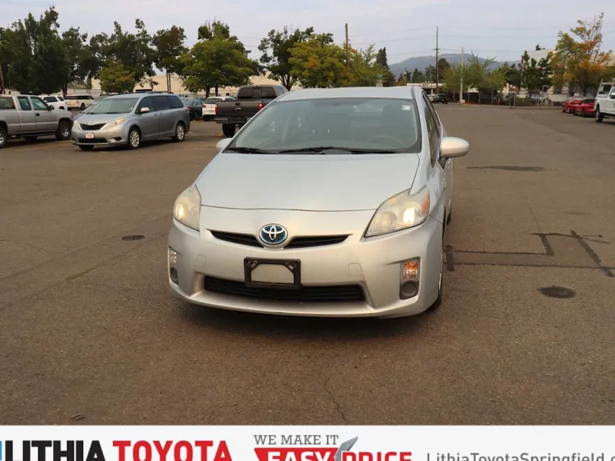 2011 Toyota Prius Three photo 1