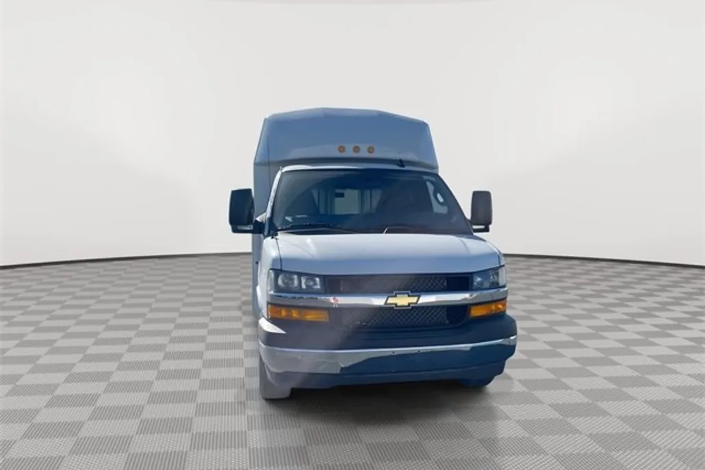 2025 Chevrolet Express 3500 Cutaway Van photo 1
