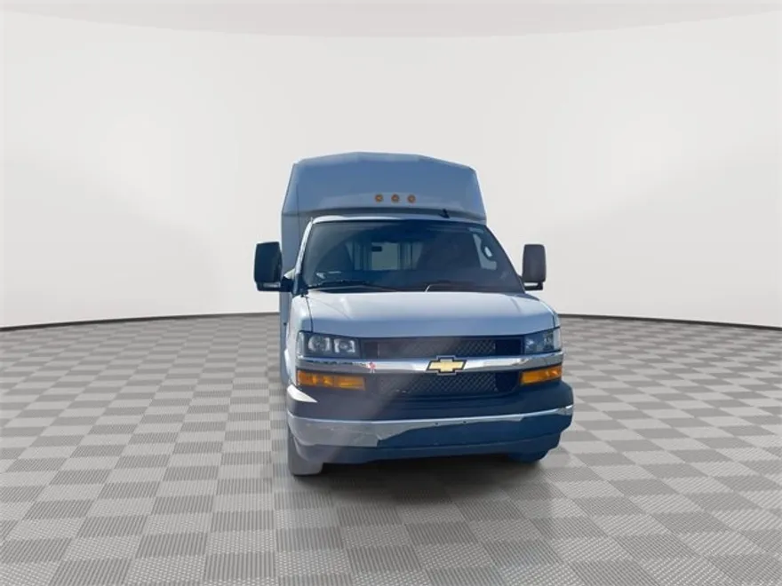 2025 Chevrolet Express 3500 Cutaway Van photo 1
