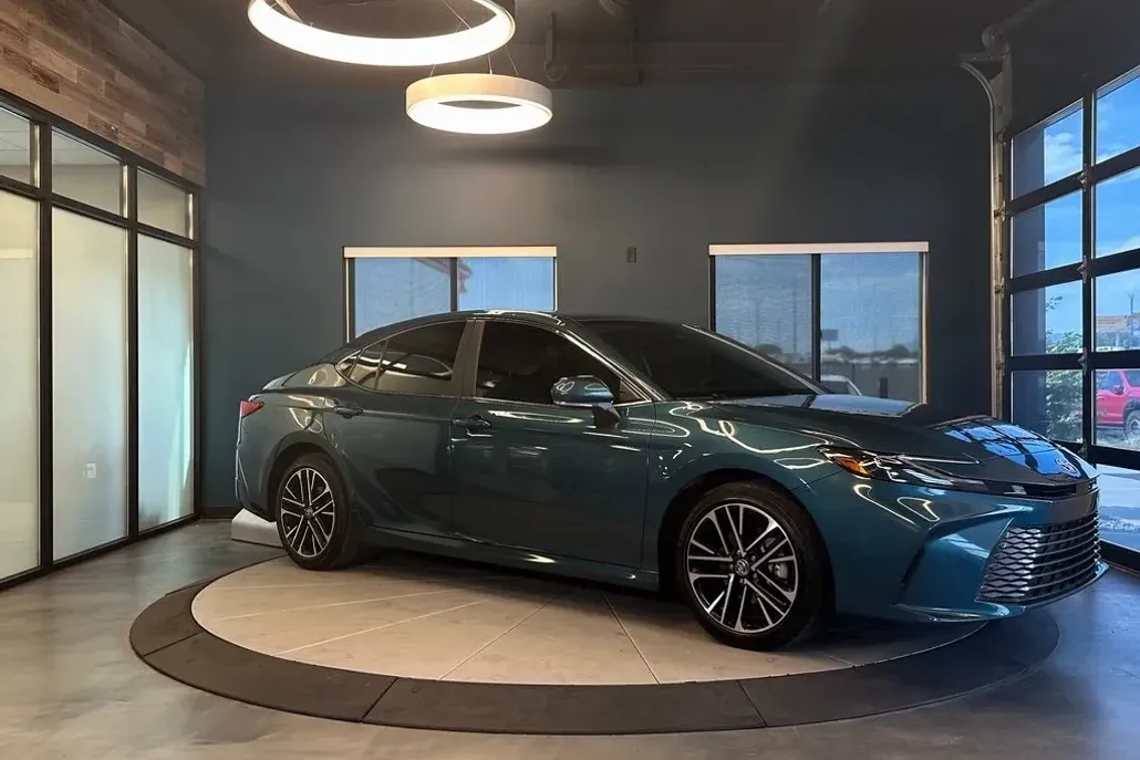 2025 Toyota Camry XLE photo 1
