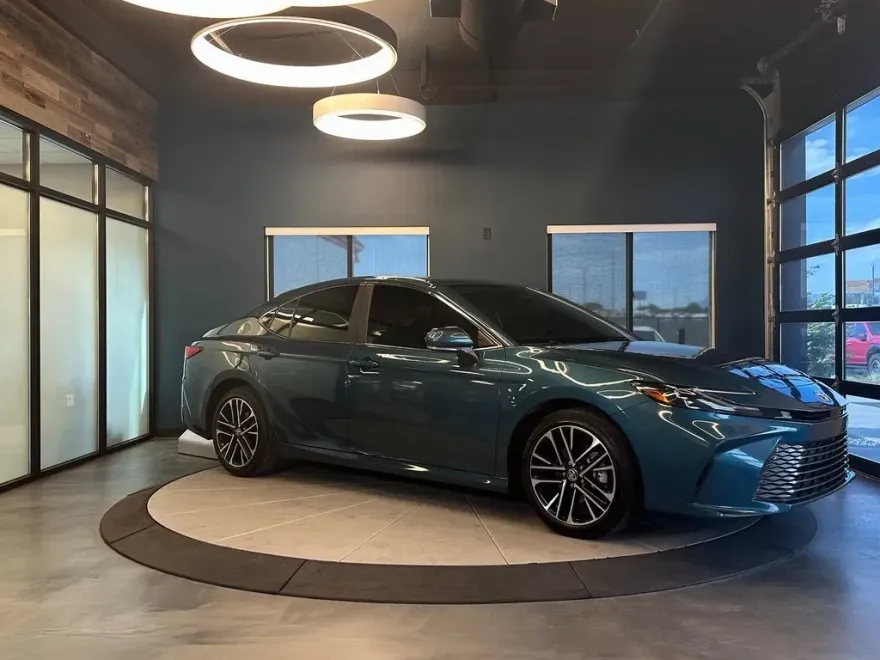 2025 Toyota Camry XLE photo 1