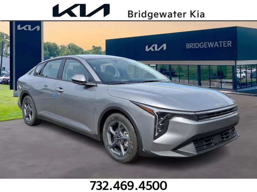 2025 Kia K4 LXS photo 1