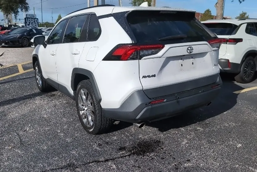 2020 Toyota RAV4 XLE Premium photo 1