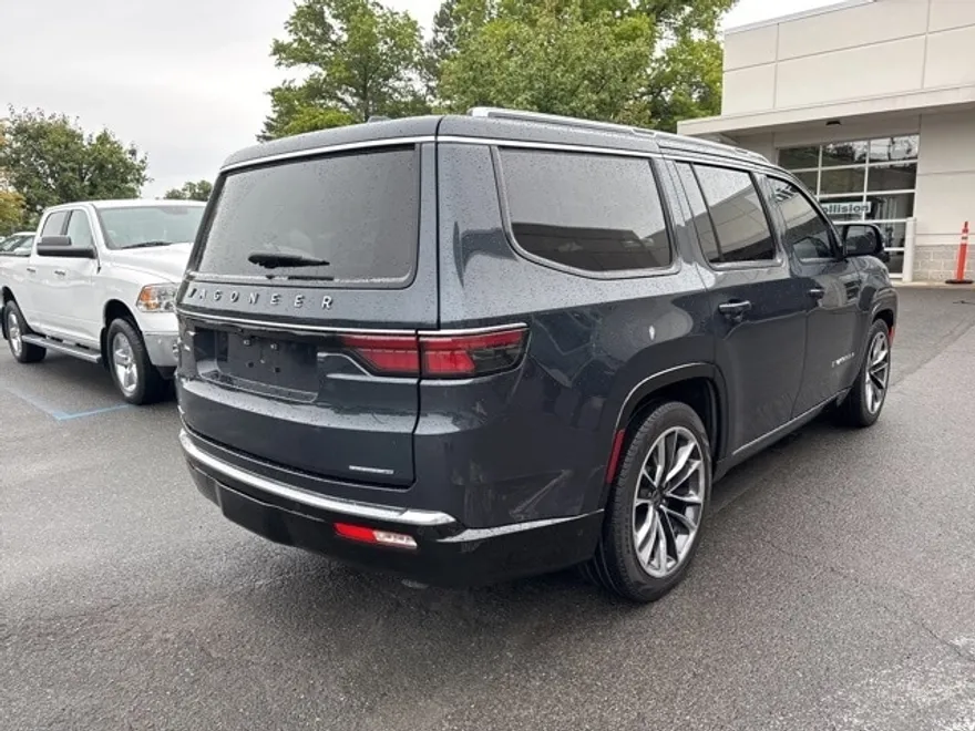 2023 Jeep Wagoneer Series III photo 1