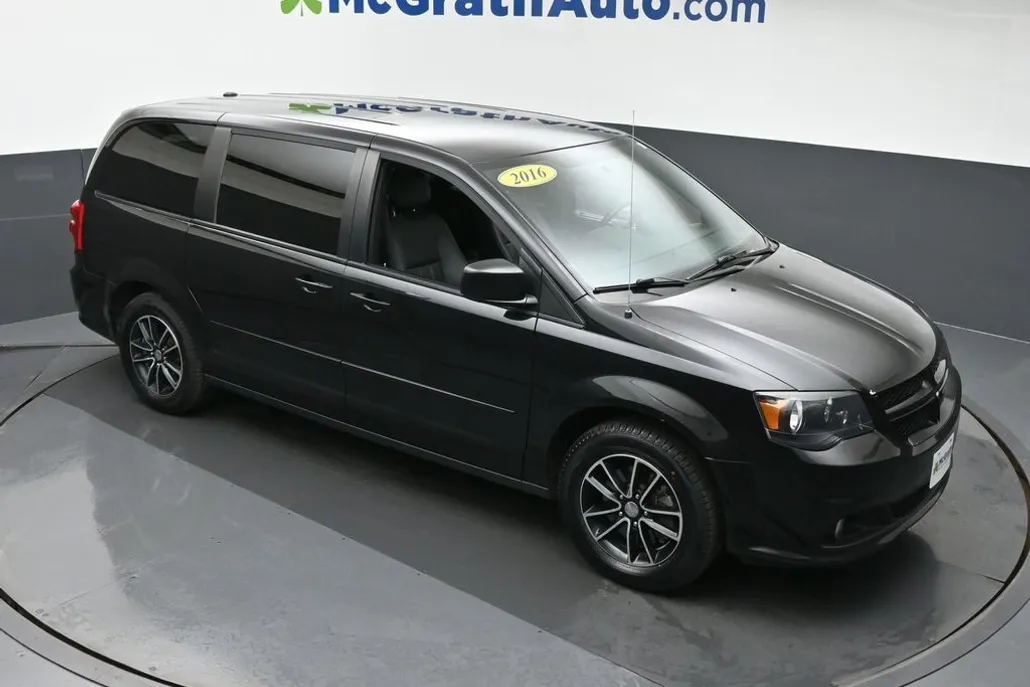2016 Dodge Grand Caravan R/T photo 1