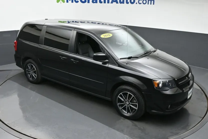 2016 Dodge Grand Caravan R/T photo 1