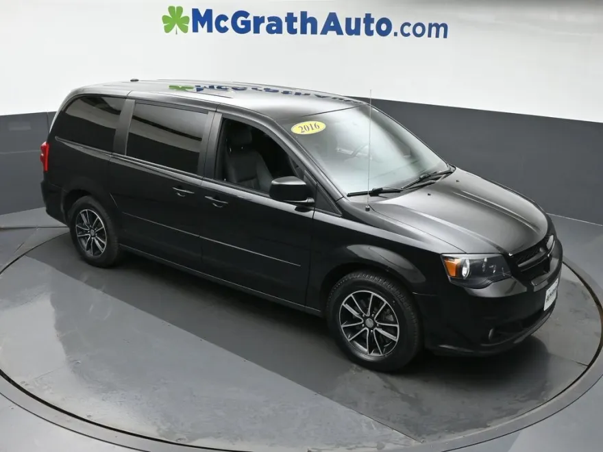 2016 Dodge Grand Caravan R/T photo 1
