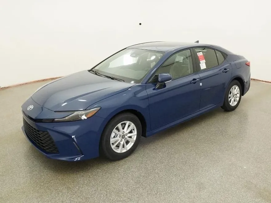 2025 Toyota Camry LE photo 1