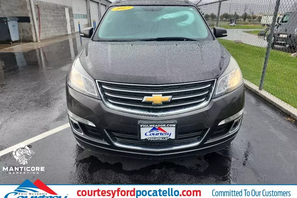2017 Chevrolet Traverse 1LT photo 1