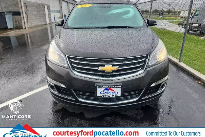 2017 Chevrolet Traverse 1LT photo 1