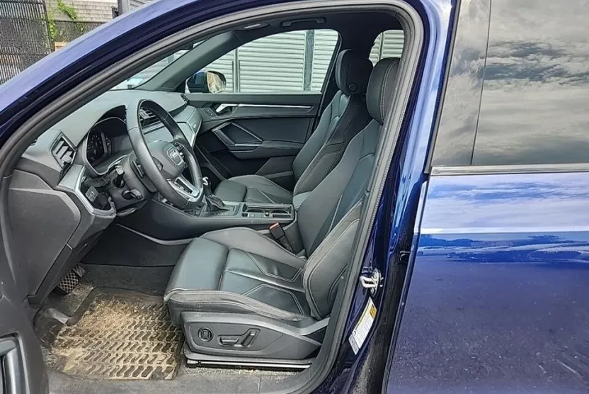 2022 Audi Q3 45 TFSI S line Premium Plus photo 1