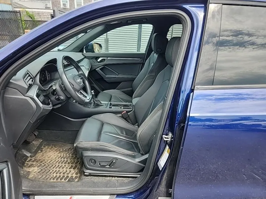 2022 Audi Q3 45 TFSI S line Premium Plus photo 1