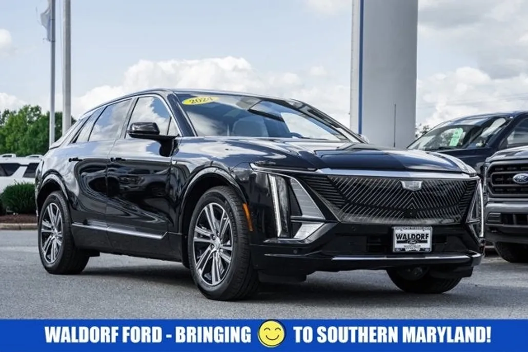2024 Cadillac Lyriq Luxury photo 1