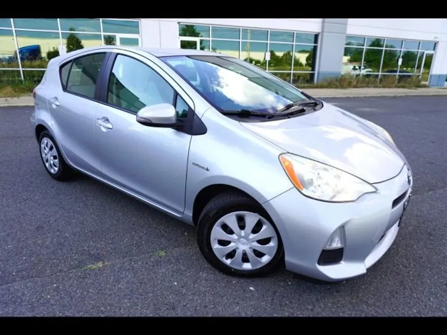 2012 Toyota Prius C One photo 1