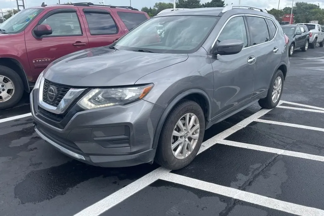 2020 Nissan Rogue SV photo 1