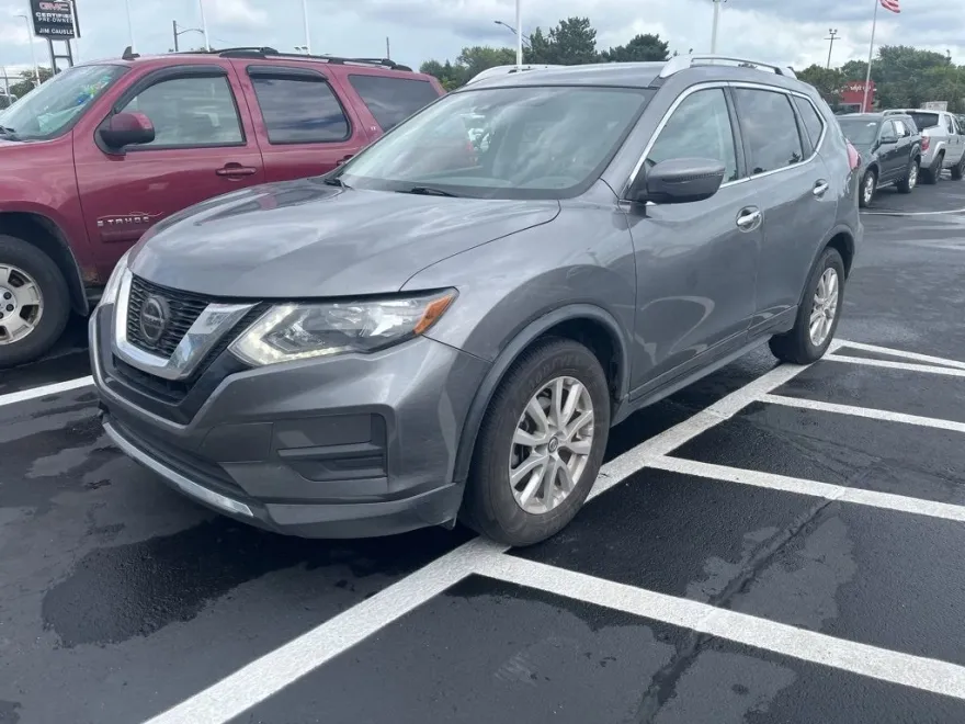 2020 Nissan Rogue SV photo 1