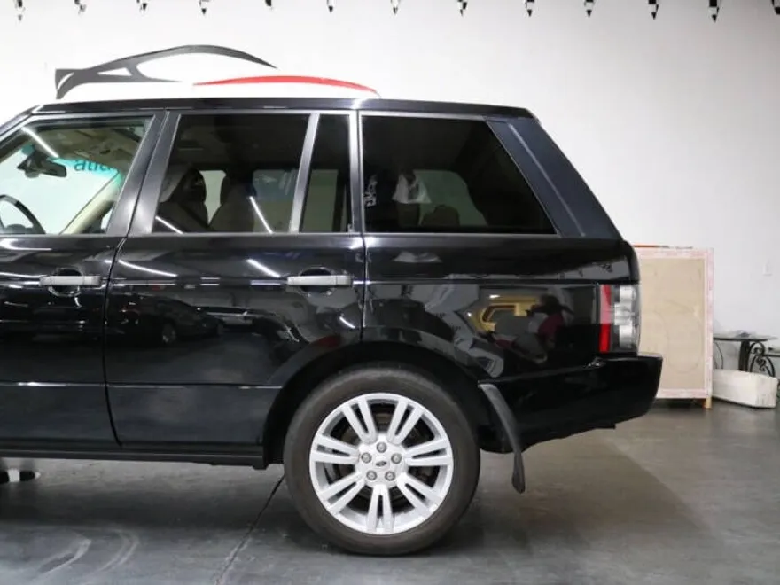 2010 Land Rover Range Rover HSE photo 1