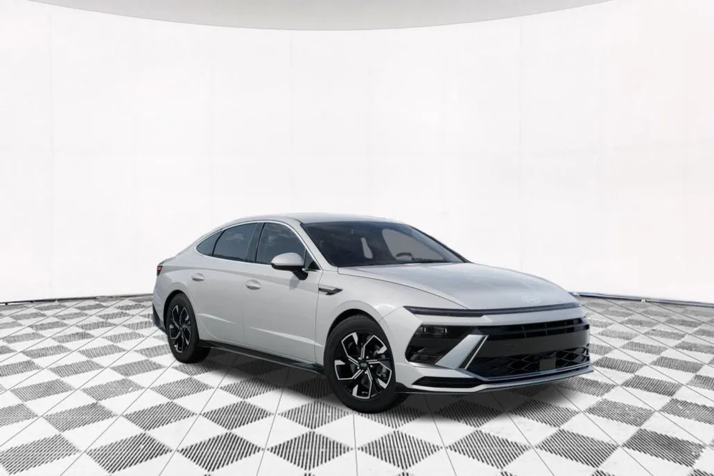 2025 Hyundai Sonata SEL photo 1