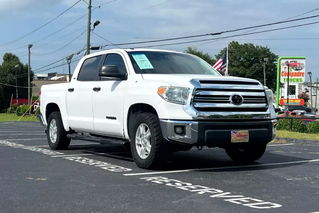 2017 Toyota Tundra SR5 photo 1