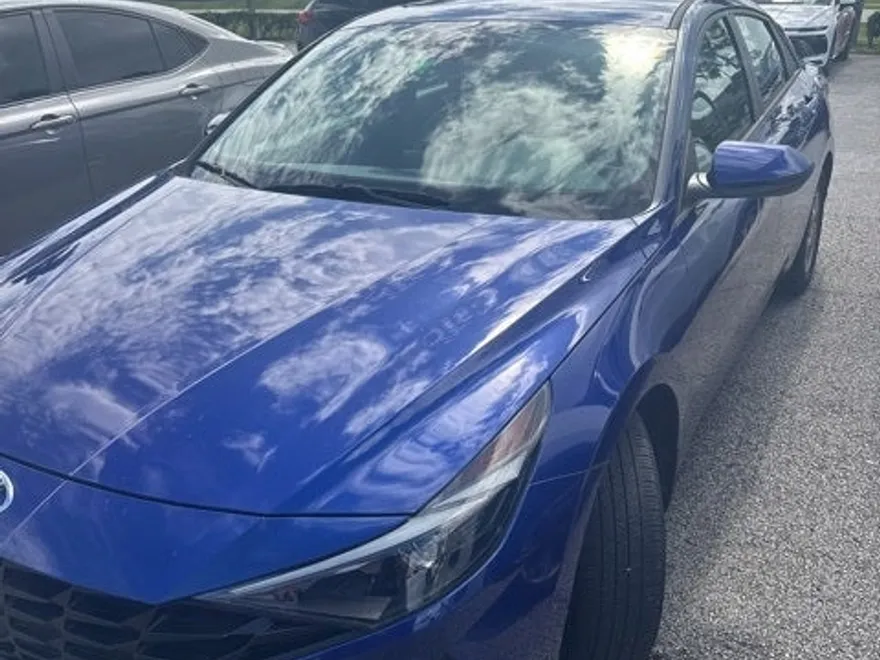 2022 Hyundai Elantra SE photo 1