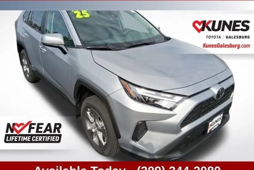 2025 Toyota RAV4 Hybrid XLE photo 1