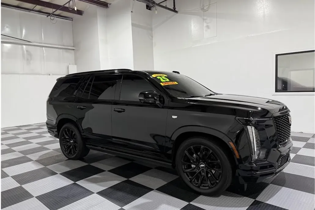 2025 Cadillac Escalade Sport photo 1