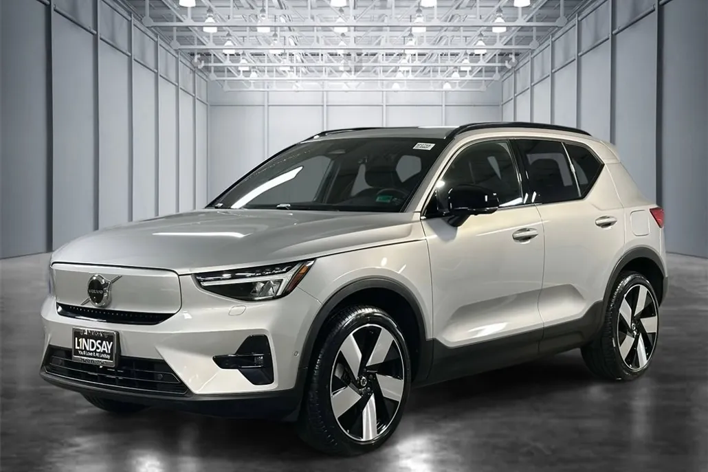 2023 Volvo XC40 Recharge Ultimate photo 1