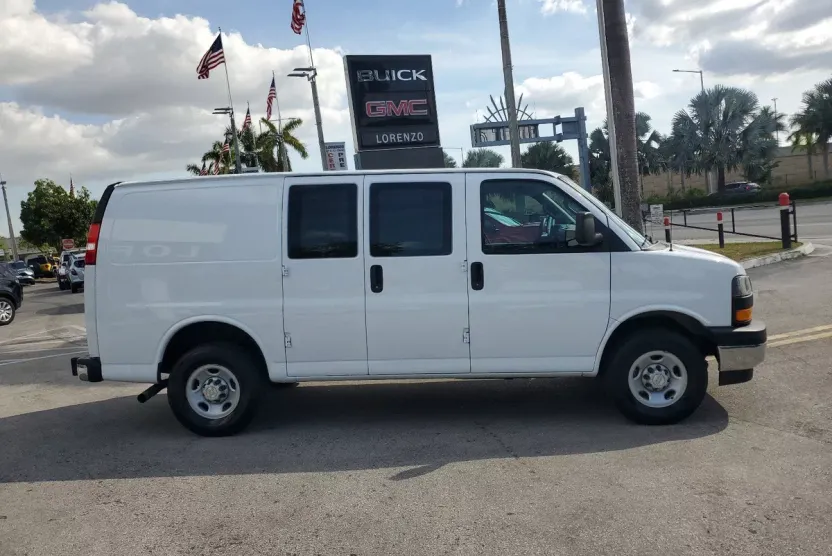 2022 Gmc Savana Cargo 2500 photo 1