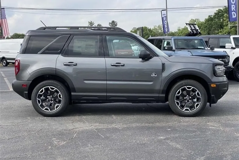 2025 Ford Bronco Sport Outer Banks photo 1
