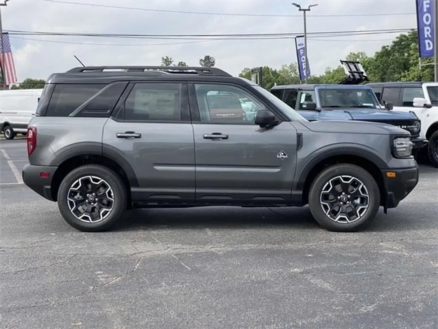 2025 Ford Bronco Sport Outer Banks photo 1
