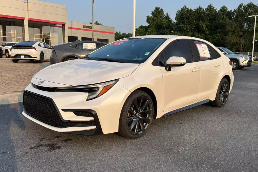 2023 Toyota Corolla SE photo 1