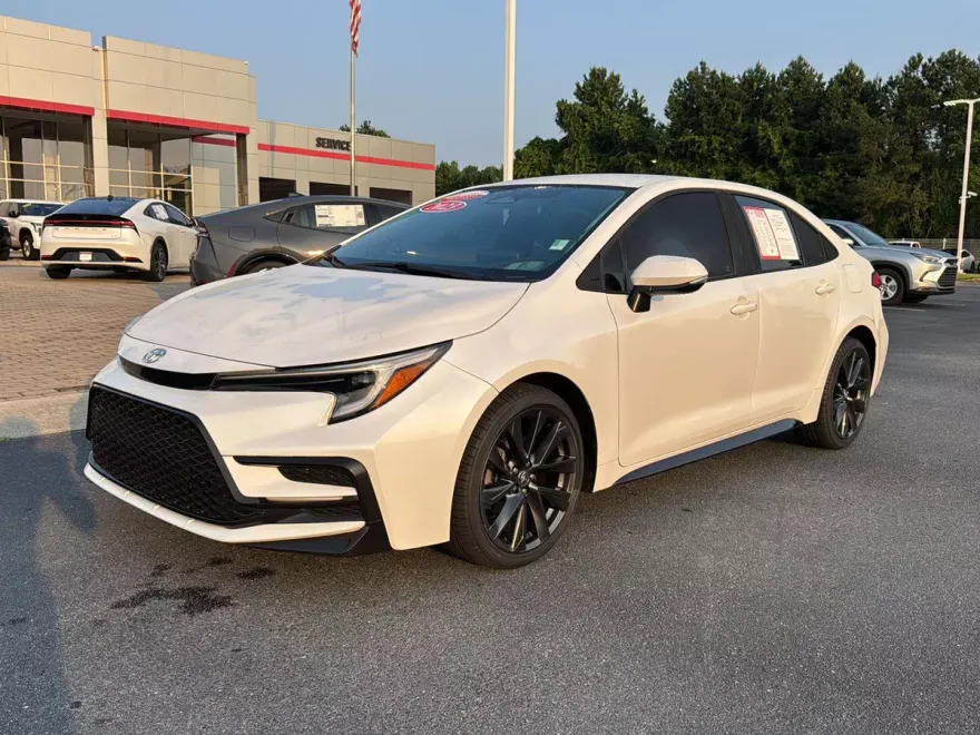 2023 Toyota Corolla SE photo 1