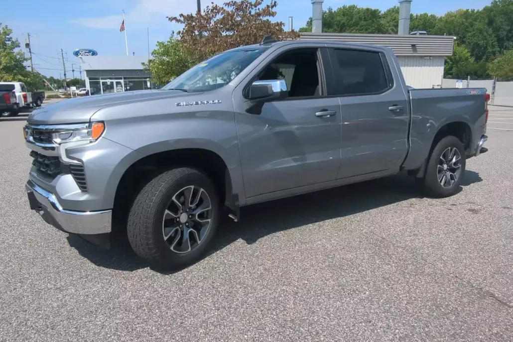 2023 Chevrolet Silverado 1500 LT photo 1