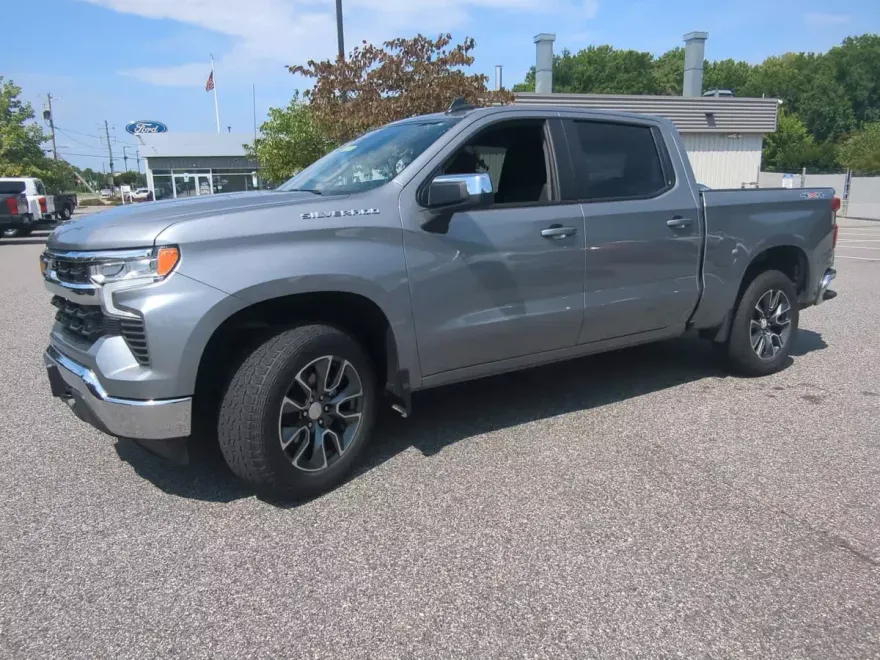 2023 Chevrolet Silverado 1500 LT photo 1