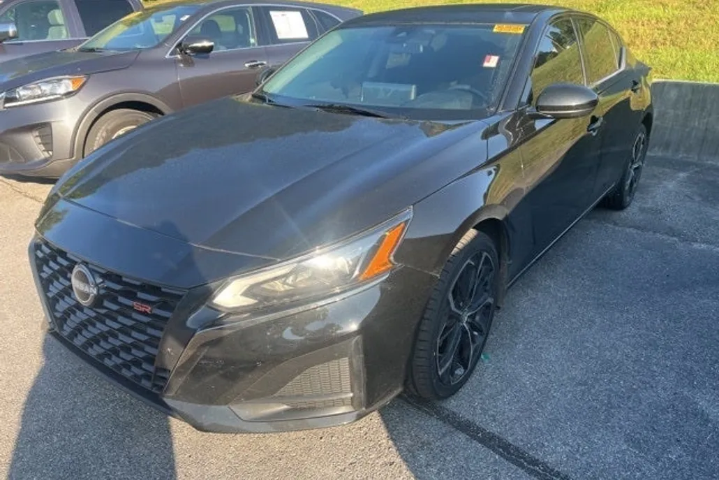 2023 Nissan Altima 2.5 SR photo 1